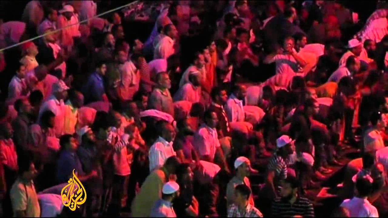 متظاهرون يهاجمون مكتب جماعة الإخوان المسلمين في مصر