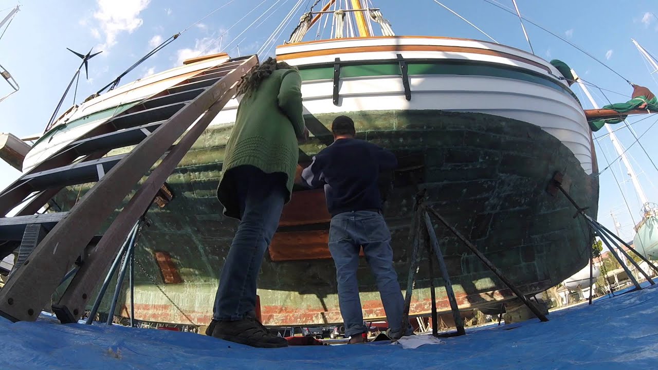 Episode 153 – Copper Sheeting the Bottom of a Wood Boat – Life on a Sailboat SVLOG Day 58