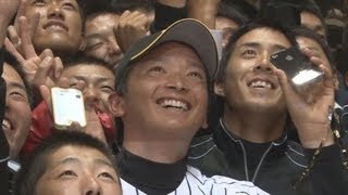 ３球団競合でソフトＢ 東浜、表情緩め笑み