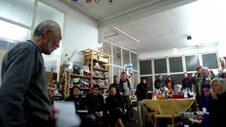 Azim Liest Sein Gedicht Auf Farsi Vor