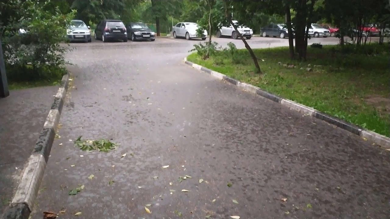 Гроза попала в машину