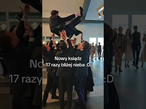 Pomódlcie się proszę za ks. Karola, aby swoją posługą ukazywał drogę do Nieba! :) #dc #d #fyp #f