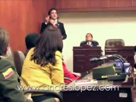 RECIBIENDO CONDECORACION GRAN CABALLERO - COM. SEGUNDA SENADO DE REP. DE COLOMBIA