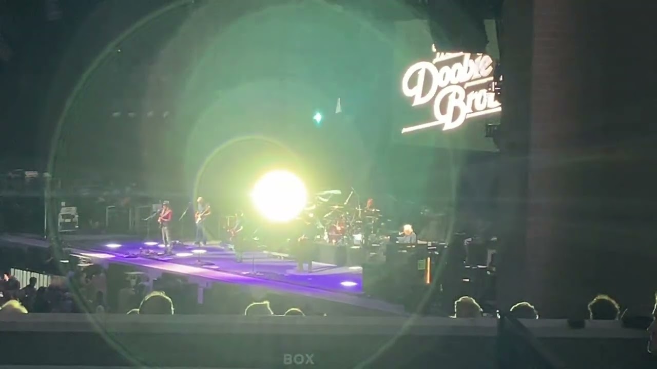 Doobie Brothers live. Listen To The Music. Mystic Lake Amphitheater, Shakopee, Minnesota. 8/27/26