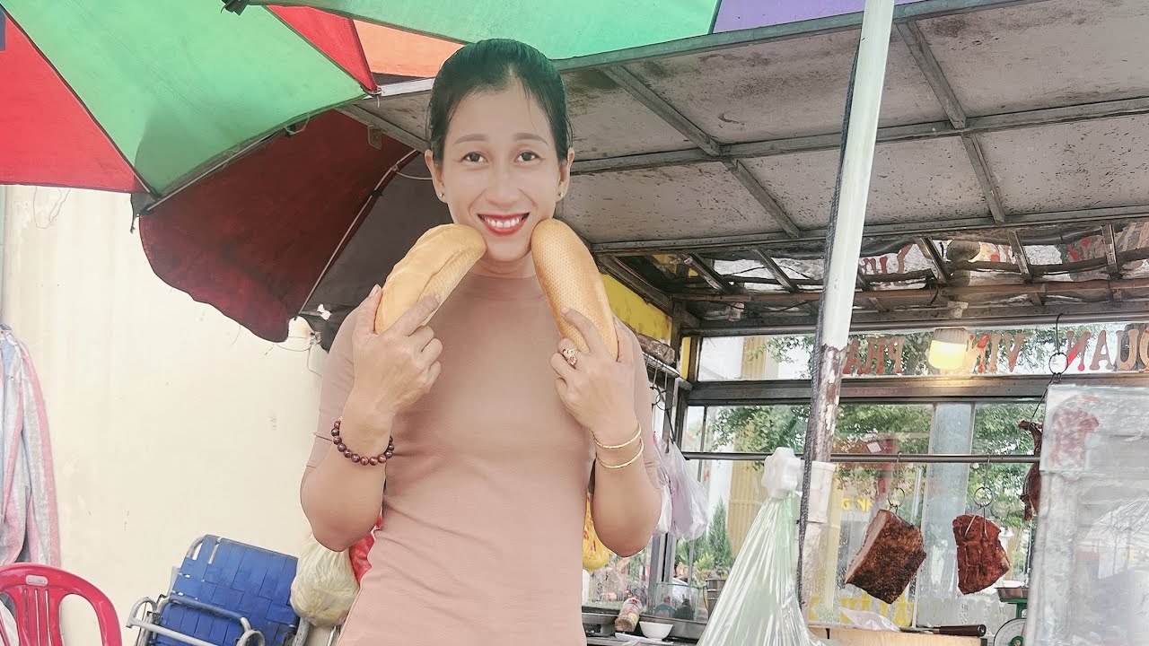 Khi Việt Kiều về nước nghé ăn thử món Vịt Quay, Làm Cô... - youtube