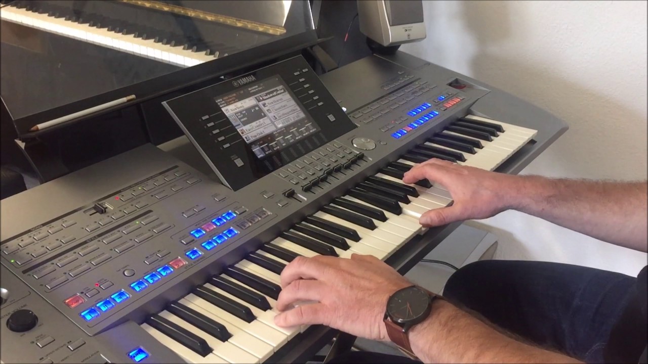 BEATLES MEDLEY: HEY JUDE / YESTERDAY / LET IT BE || YAMAHA TYROS 5
