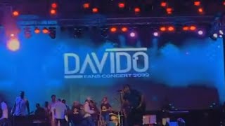 Davido perform Dami duro live at the davido fans concert 2022 Resimi