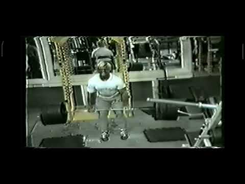 Tom Platz performing a brutal deadlift set