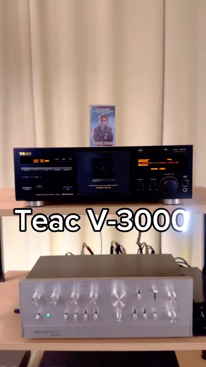 動作品 TEAC V−3000 カセットデッキ 3ヘッド TEAC V-3000 3-Head System Stereo Cassette Deck 18W AC100V Silver