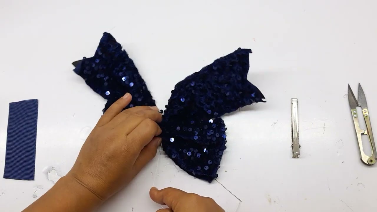 Cómo Hacer un Moño coletero escolas de tela lentejuela 💙💙💙