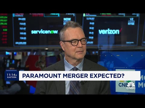 Paramount is a melting ice cube, and the future is not good, says NYT's Jim Stewart Episode cover