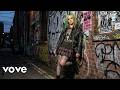 If You Miss Avril Lavigne — This 2000s Pop Punk Mix Is For You