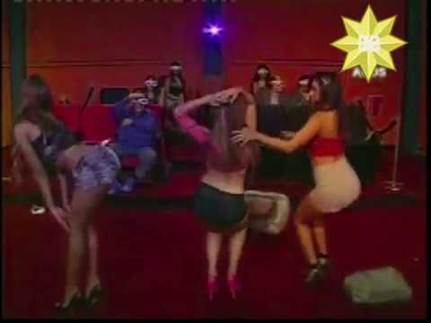Fatima y Melissa Bailando en el Cine 4D