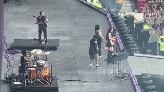 Muna, Kind of Girl (Live, 2023)