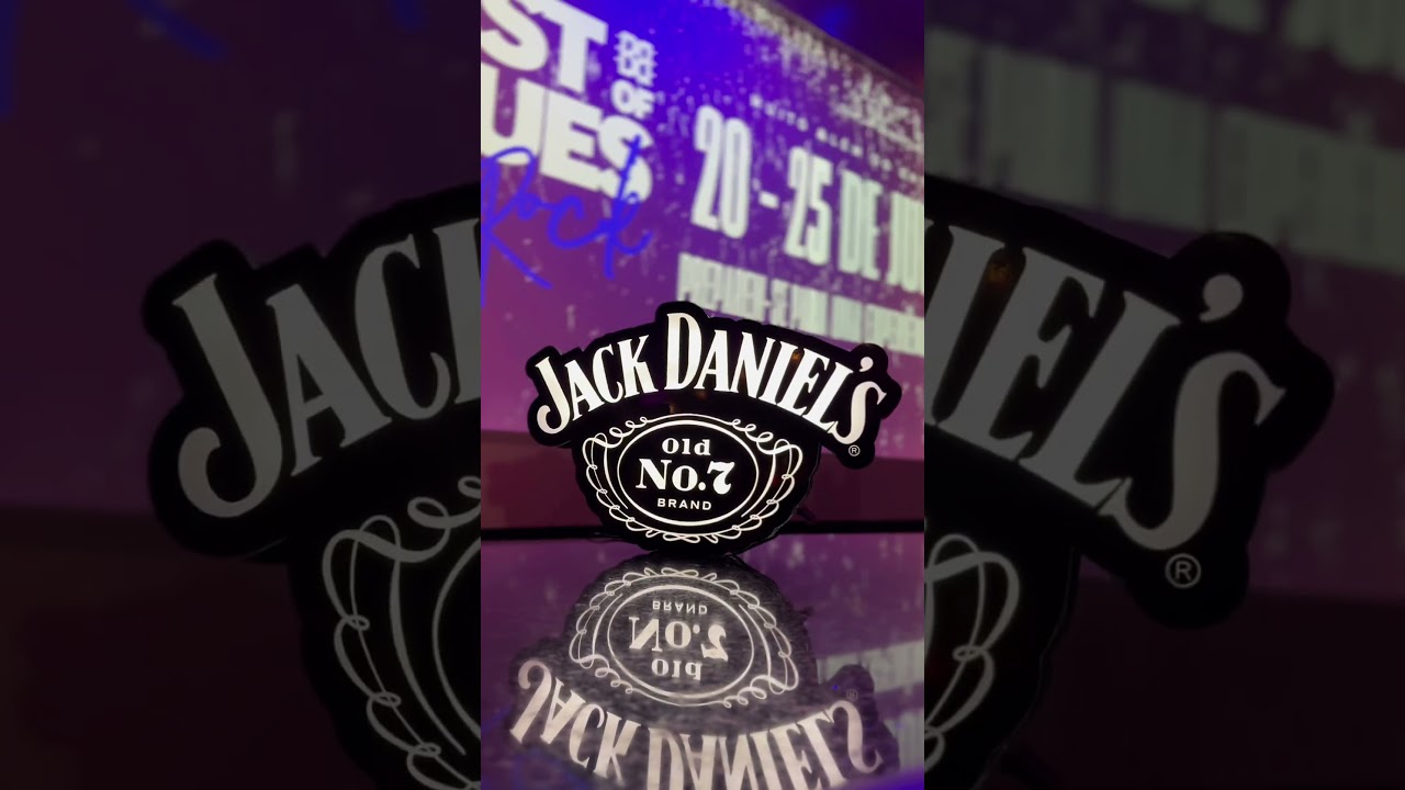 Nosso whiskey oficial marcando presença no segundo dia do Best of Blues and Rock 🥃🔥🎸