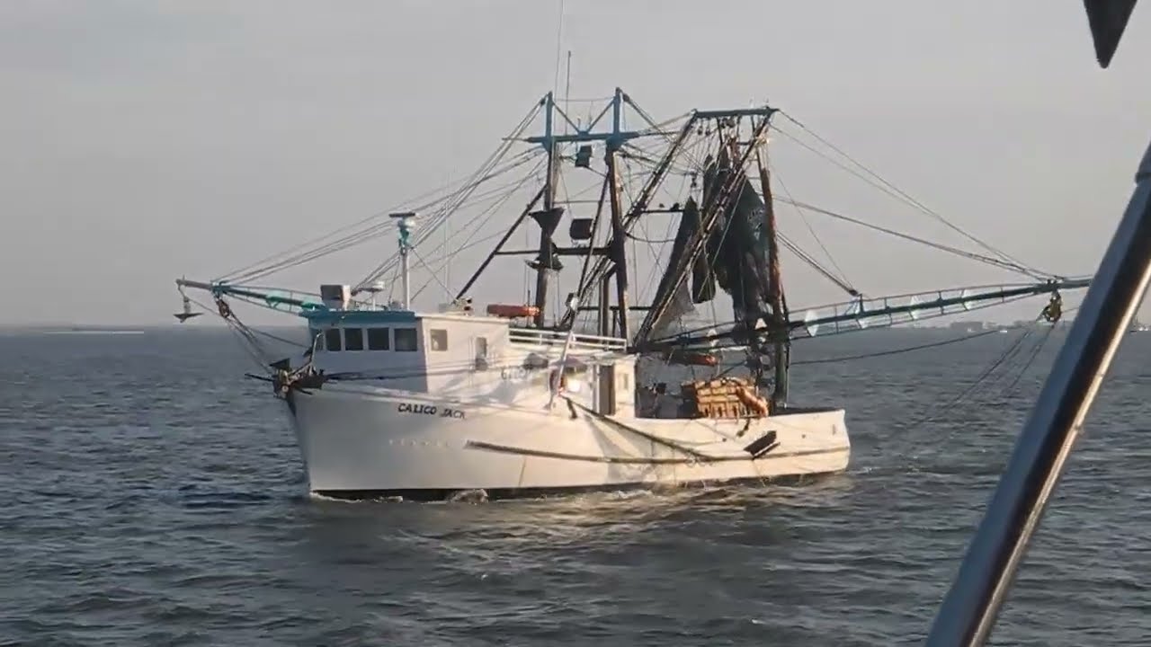 カリブ海の大きな壷 Shrimp Boat Calico Jack, Port Canaveral, FL - YouTube