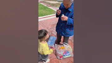 The Grandparents Finally Met Again Grandparents Cute Funny 
