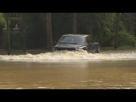 KHOU 11 team coverage of Southeast Texas flooding - YouTube