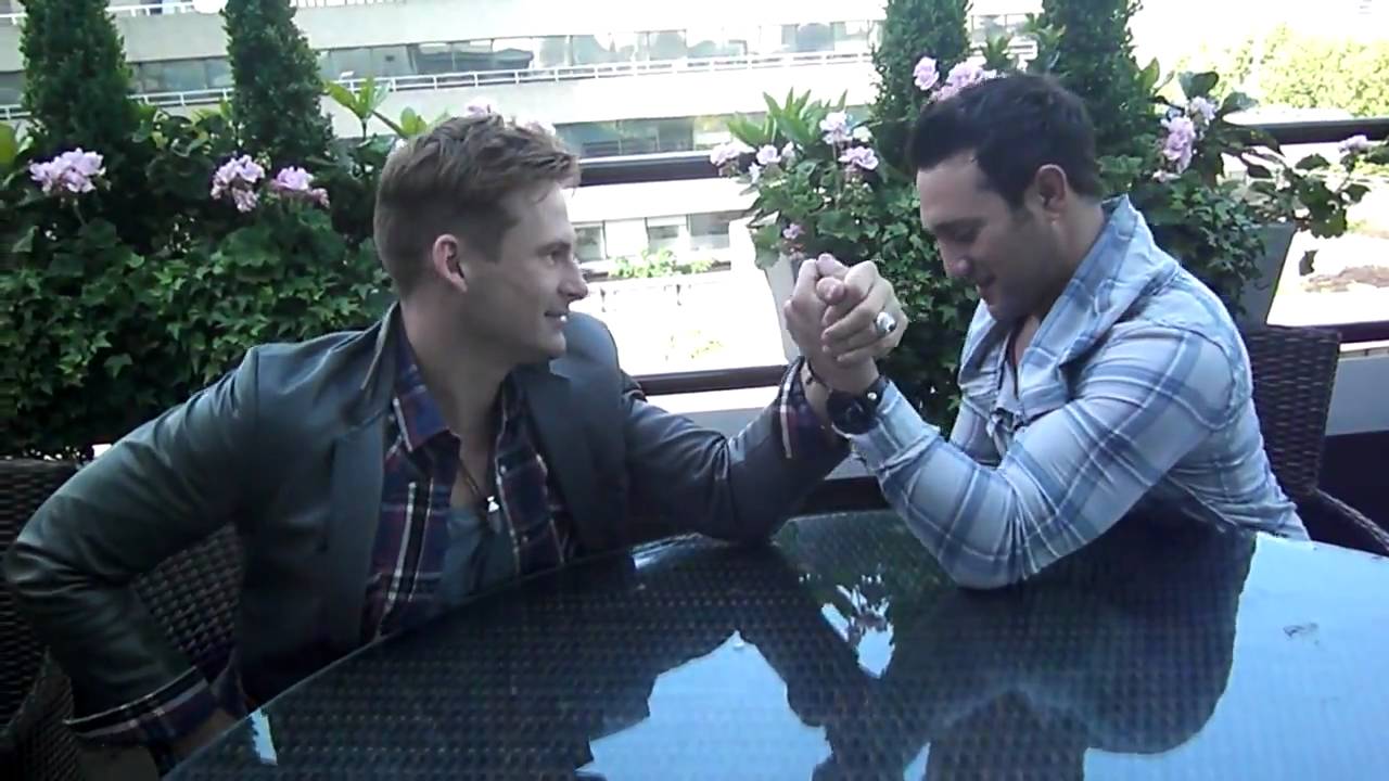 Blue arm-wrestle for heatworld