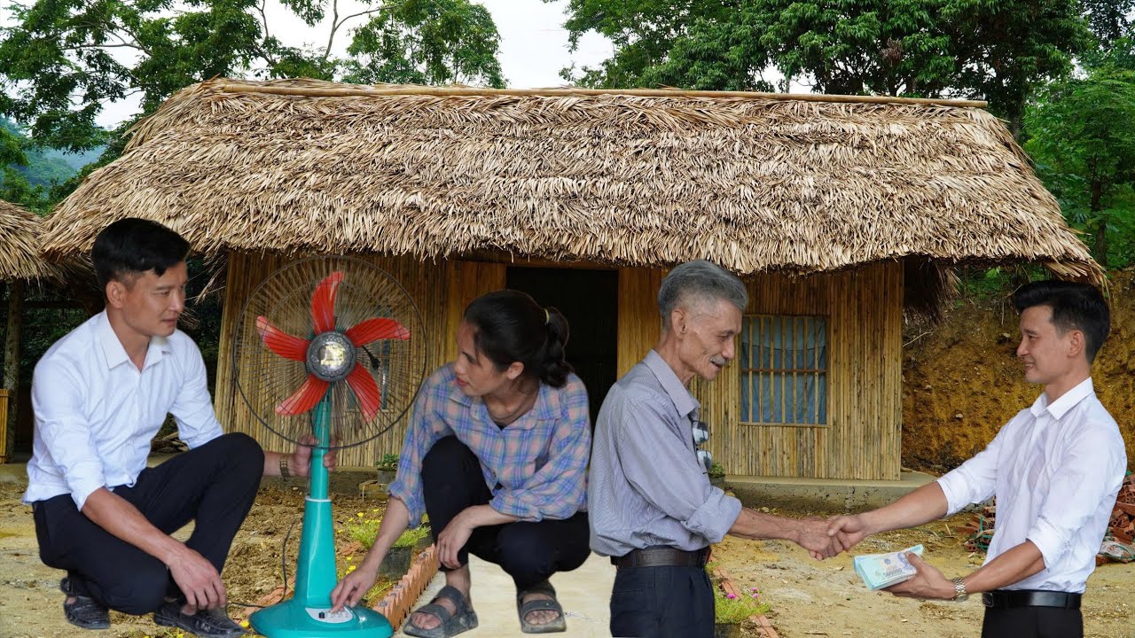 Thu's concern for Tu Phan when giving a meaningful gift on hot days