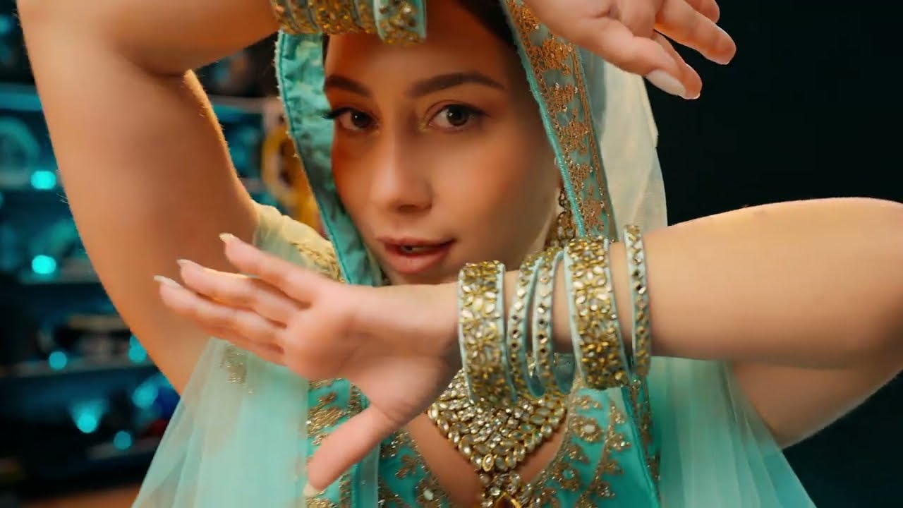 Nihan Akın - Dar Buralar (Official Video)