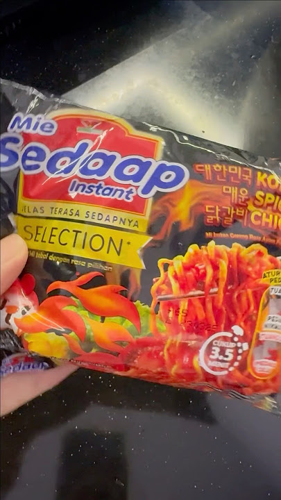 Trying Mie Sedaap Korean Spicy Chicken instant noodle