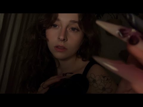 ASMR gentle and tingly mic taps and scratches with hand movements 