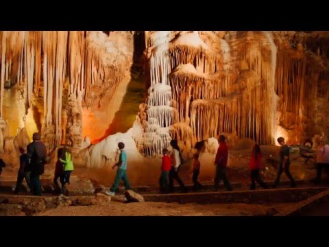 Video: Besök Blanchard Springs Caverns i Mountain View, AR