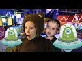 Медведь и Дядя Федор весело играют в парке развлечений Hello Park