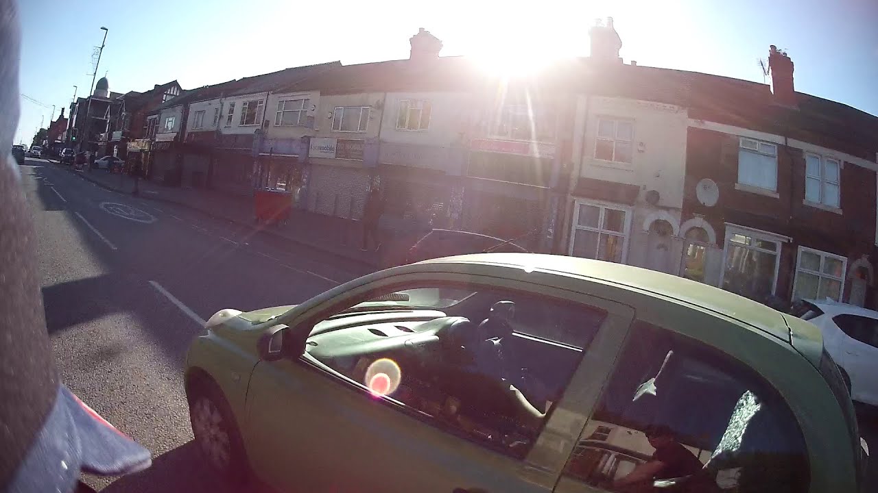 GP52JXW close pass holding phone