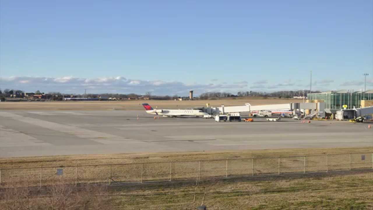 Time Lapse Knoxville McGhee Tyson Airport - YouTube