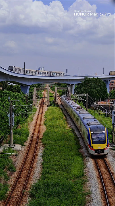 Malaysia Train - Komuter and MRT Kajang Line Crossing. #fahmieizwan #keretaapi #train #railway