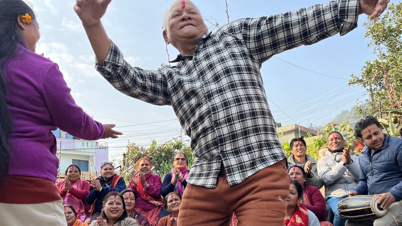 Dohori git ma ghamsa ghamsi  llLok dohori ko chhuttai arkai ramailoll sampada gaun ka [ ktm ]