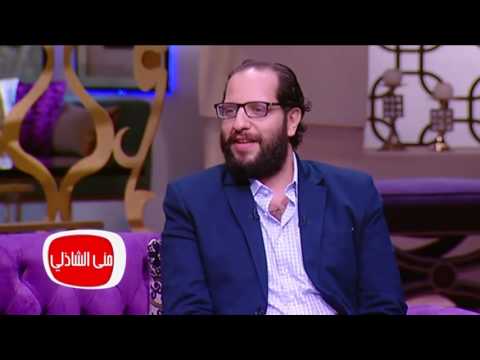 معكم مني الشاذلي الاعلامي الساخر أحمد أمين يتعاطف مع الاعلاميين لسبب كوميدي تعرف علية