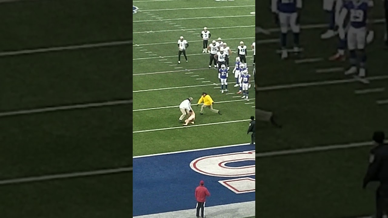 Bills game streaker - YouTube