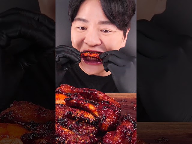 Mukbang ASMR #Shorts :) BBQ Pork Ribs 🍖 Jokbal Eating 매운 등갈비 & 족발 주먹밥 먹방