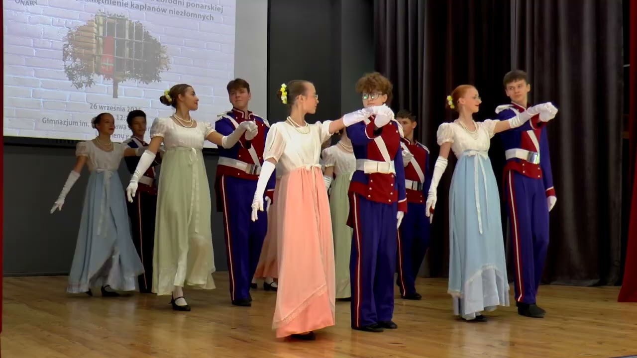 POLONEZ W WYK. UCZNIÓW GIMNAZJUM IM. WŁADYSŁAWA SYROKOMLI W WILNIE