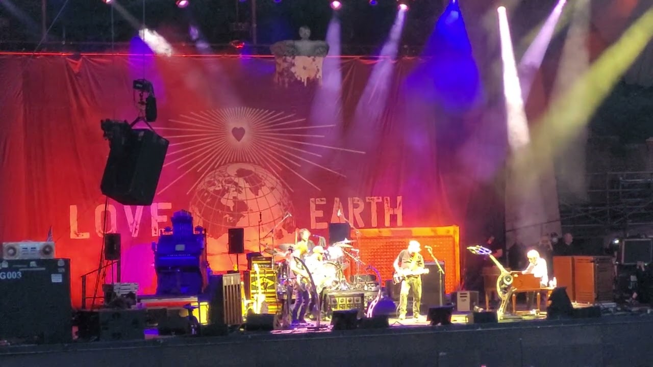 Neil Young & The Chrome Hearts - Rockin' in the Free World (live, 2025-07-03, Waldbuehne, Berlin)