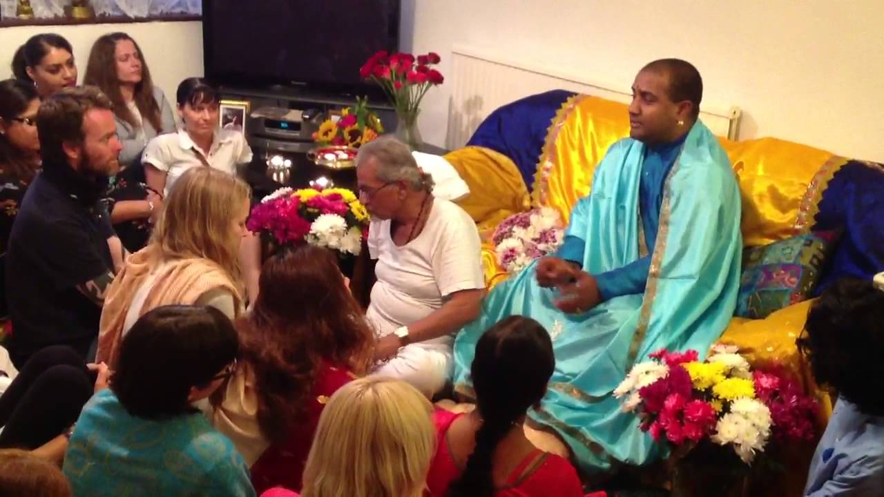Babaji's visit to Smt. Meera's home in Preston Road, UK 3 o