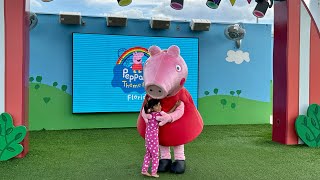 PEPPA PIG THEME PARK - GIGI BRINCA NO PARQUE DA PEPPA PIG