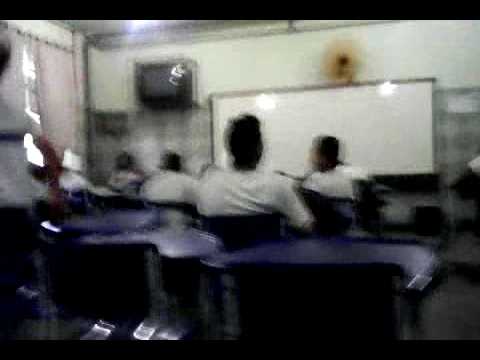 Bagunça escola : alberto jose sampaio turma:1603