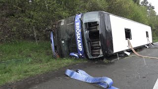 Reisebus mit 68 Schülern umgekippt  28 Verletzte auf A45 Höhe Wenden am 21.04.24 + OTon