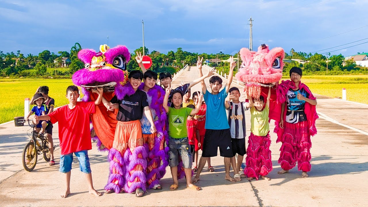Múa lân những ngày đâu tiên năm đầu tiên