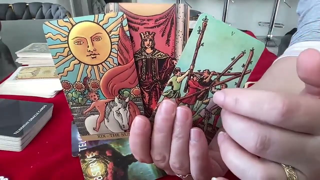 SECRET, CE FACE? SIMTE FOARTE MULTA VINA...