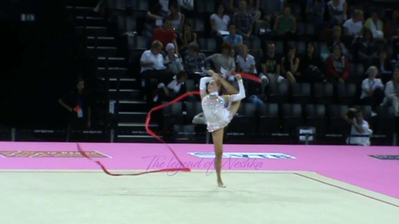 Veronica NAVARRO (MEX) ribbon - 2011 Montpellier worlds Qualifs