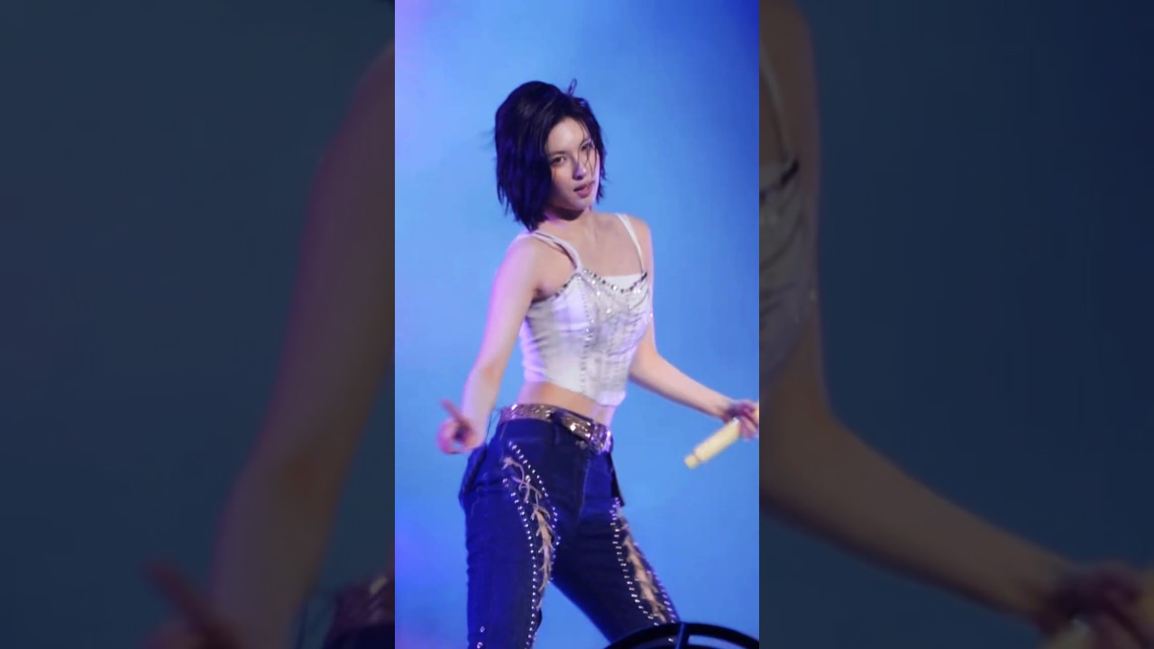 Bae : Love Me Like This : NMIXX 1ST WORLD TOUR〈EPISODE 1 : ZERO