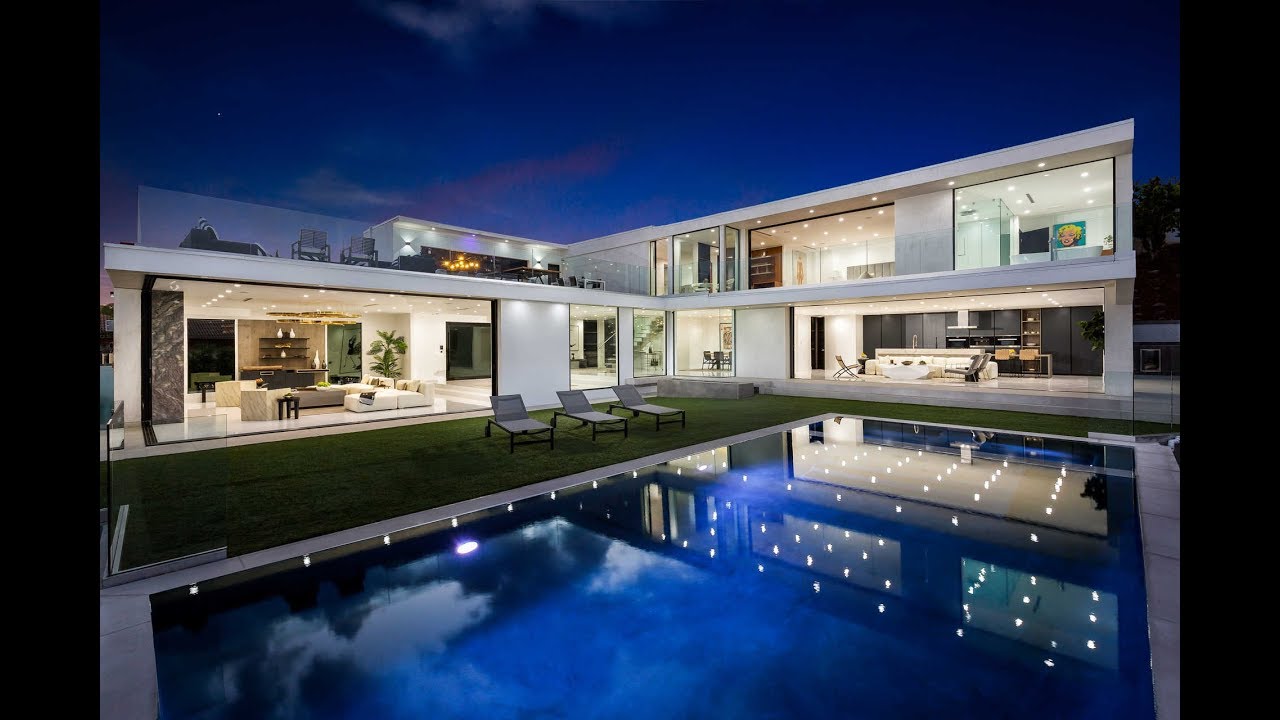 2110 Hurcules Drive | Sunset Strip