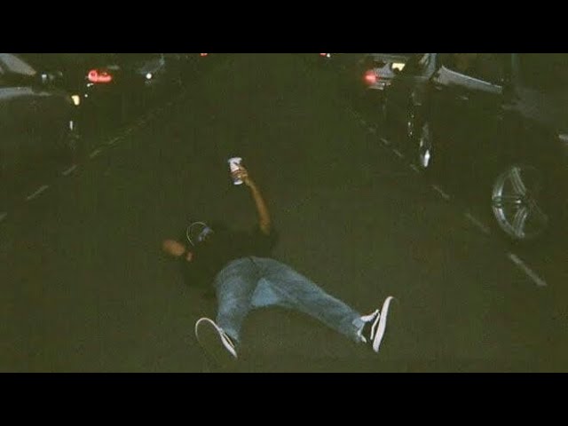 Guarda Dezzyn - MD. Feat. Stef & earkid su YouTube Guarda Dezzyn - MD. Feat. Stef & earkid su YouTube