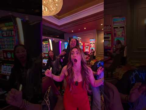 SUPER RARE FULLSCREEN Pays MASSIVE!!! #slots #vegas #casino