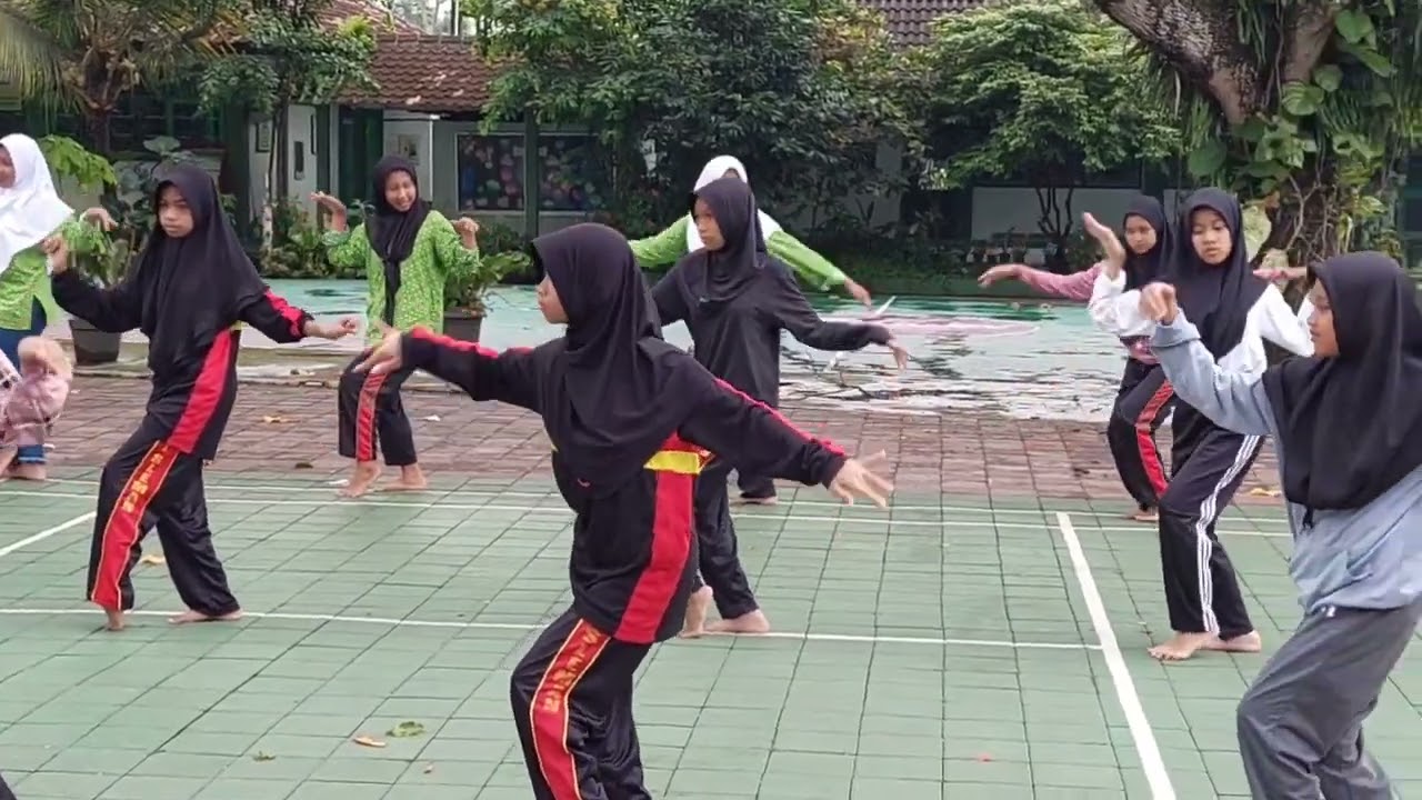 Ektra Menari MTsN 1 Sleman